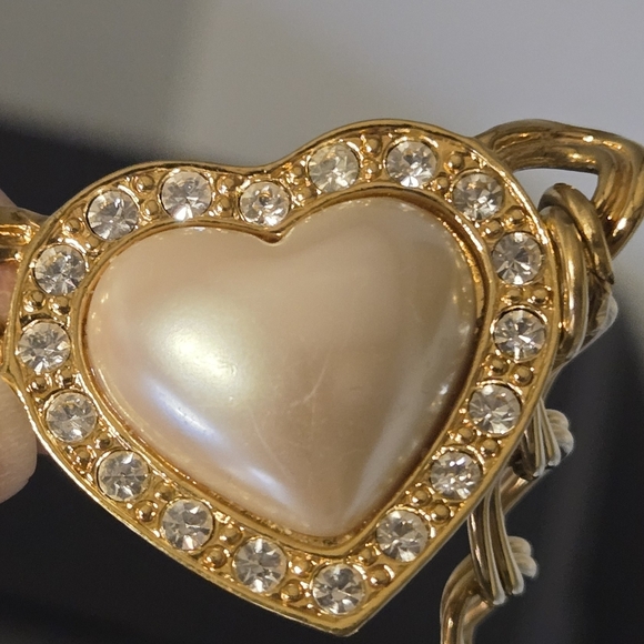 Avon Vintage Gold Tone Fuax Pearl Heart Rhinestones Earrings Necklace Set - Picture 17 of 17